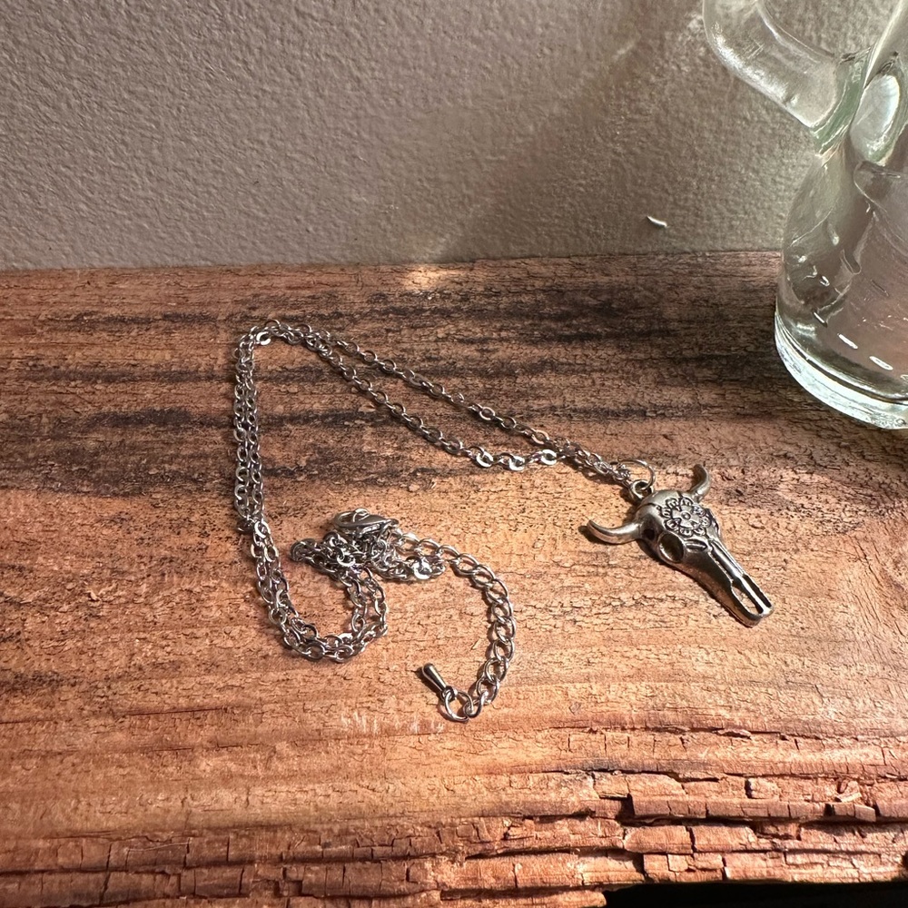 Western skull necklace